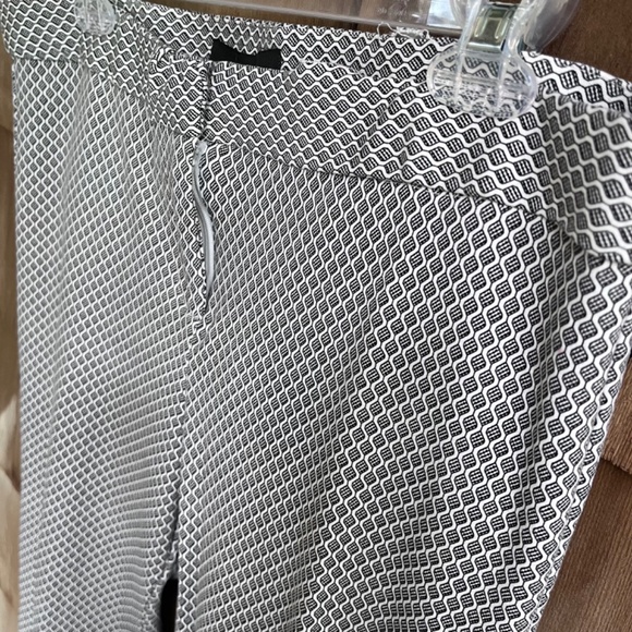 Geometric Black and White Jersey Tapered Trousers - Picture 4 of 9